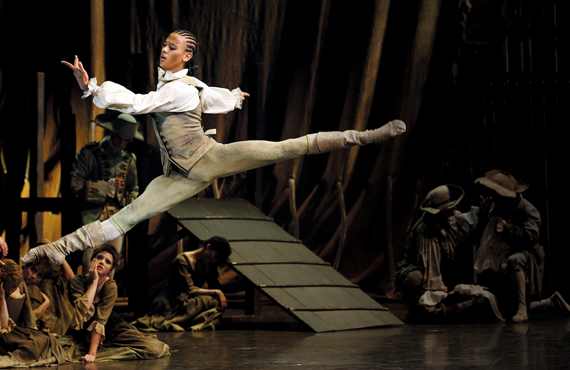 Le jeune talent dans L’Histoire de Manon, de Kenneth MacMillan, en juillet 2023,au Palais Garnier. Le jeune talent dans L’Histoire de Manon, de Kenneth MacMillan, en juillet 2023,au Palais Garnier.SVETLANA LOBOFF