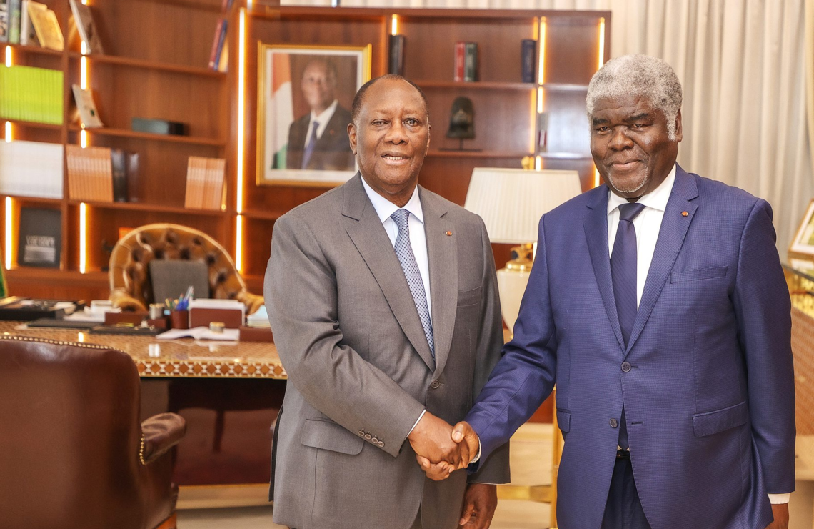 Le Premier ministre Robert Beugré Mambé aux côtés du président Alassane Ouattara.PRESSE DE LA PRÉSIDENCE DE CÔTE D’IVOIRE