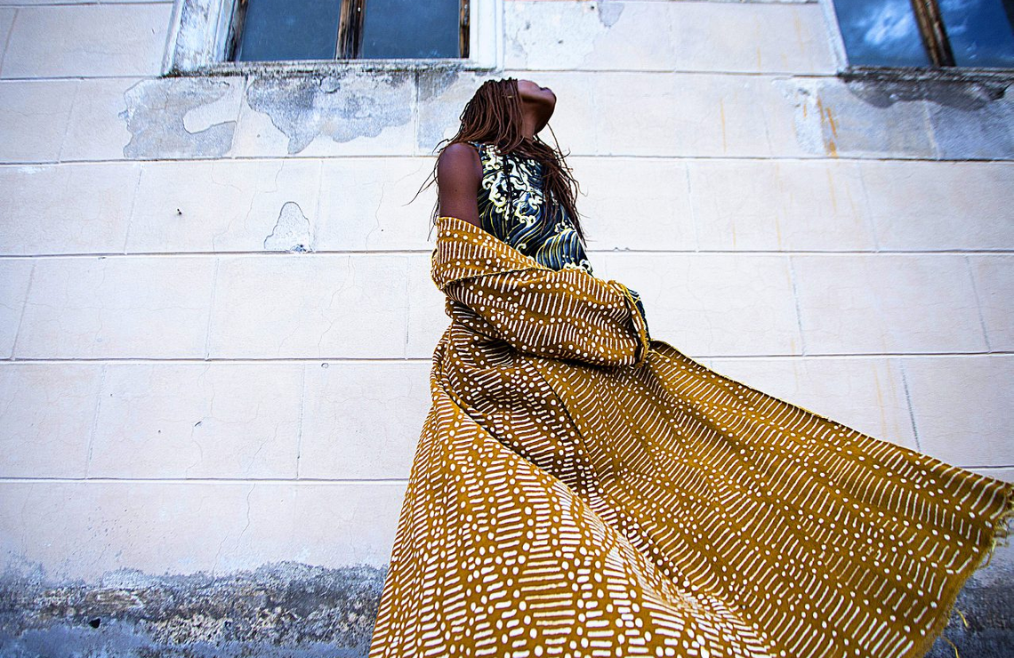 COLORIAGE, maison et laboratoire de mode, est adepte des vestes et kimonos éblouissants. COLORIAGE, maison et laboratoire de mode, est adepte des vestes et kimonos éblouissants.GIOELE VETTRAINO