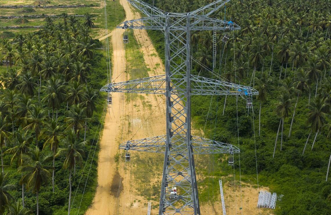 Lignes à haute tension installées par le groupe Eiffage. NABIL ZORKOT