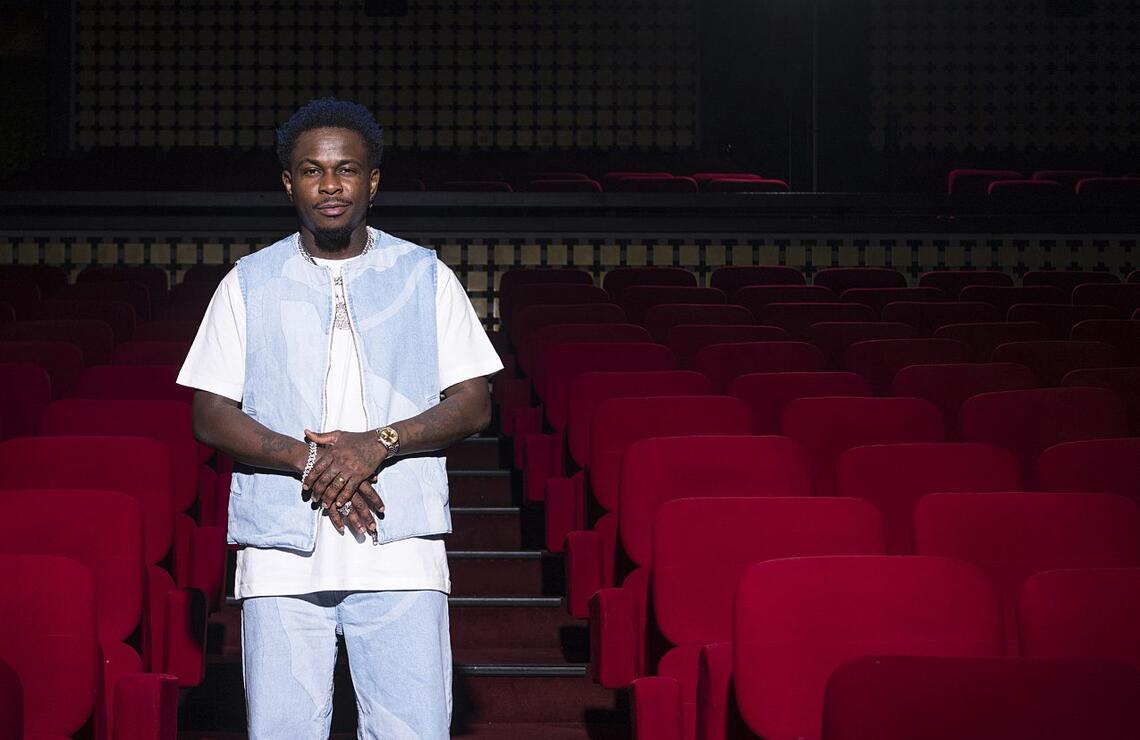 Le chanteur Didi B dans le cinéma le Majestic Ivoire. JIHANE ZORKOT