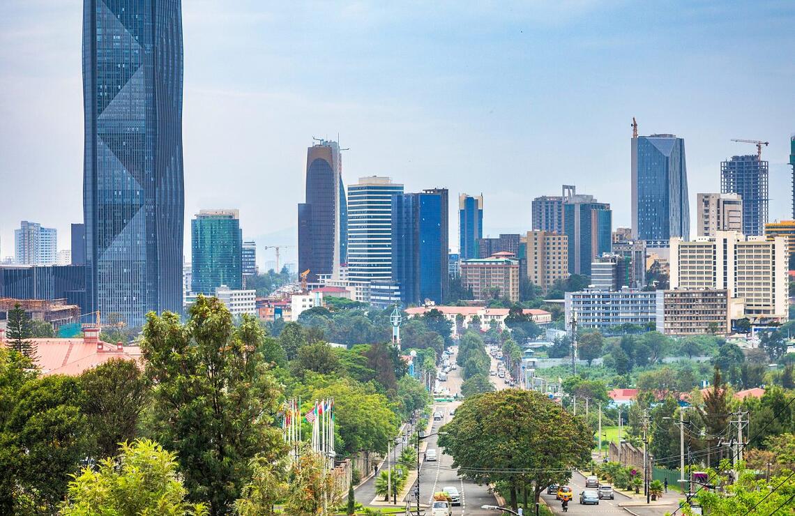Addis-Abeba, Éthiopie : Au sommet du continent, malgré tout Le quartier central des affaires et ses hautes tours. SHUTTERSTOCK