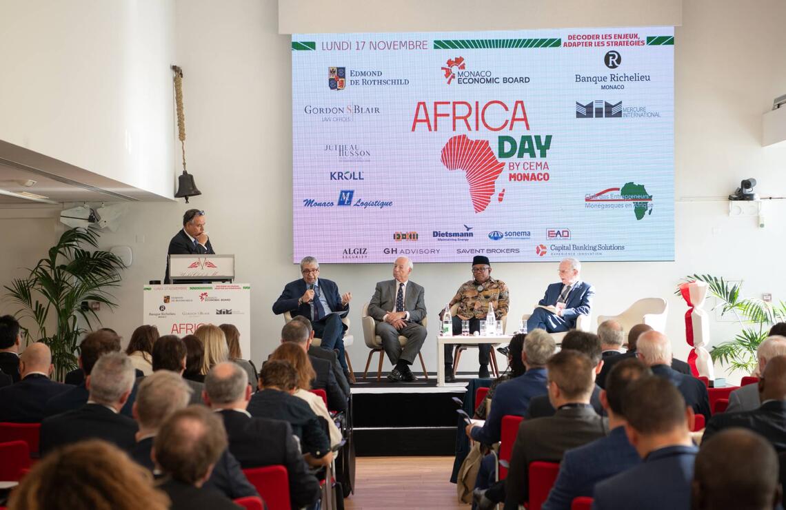Séance d’ouverture du Africa day. Avec Frédéric Geerts (pupitre), Zyad Limam (micro), Etienne Giros, Peter Obi et Paul Derreumaux. Olivier Remualdo-DR