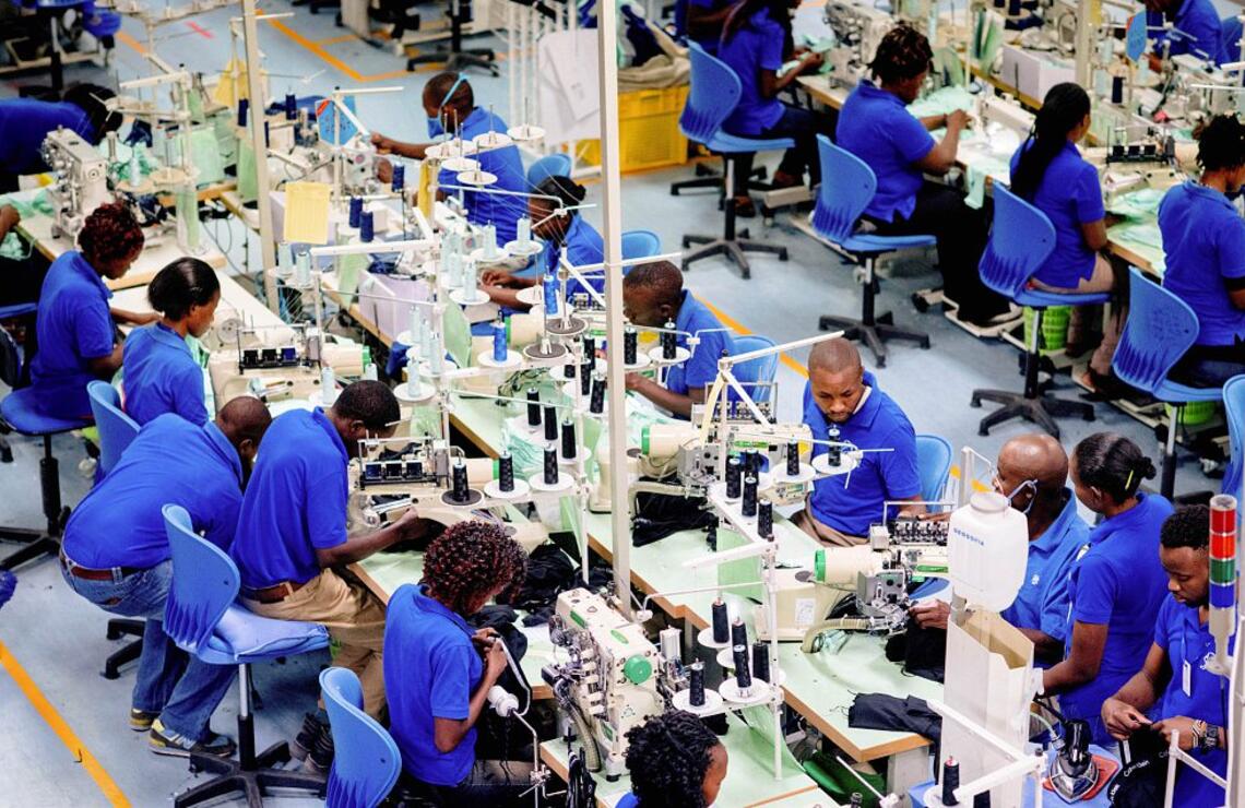 L’usine de confection de vêtements Hela Clothing à Nairobi. I-IMAGES/VISUAL PRESS AGENCY 