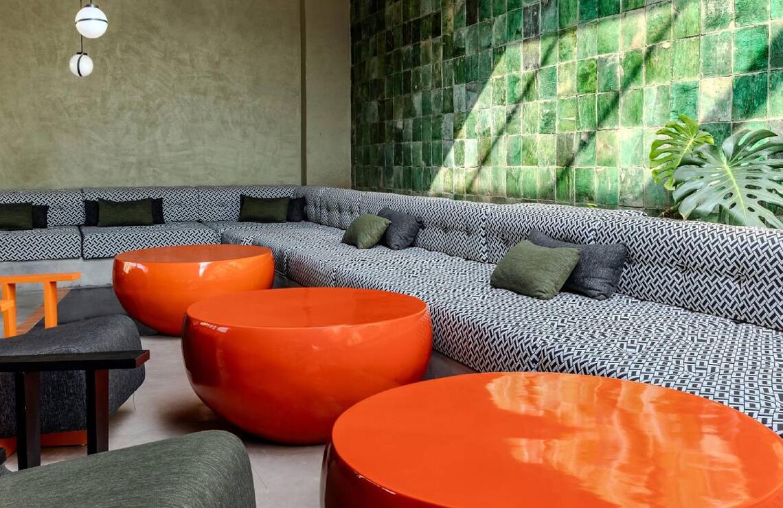 L’un des salons lounge du lieu, idéal pour une pause. CECILE LOPES PHOTOGRAPHY