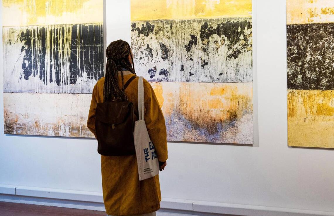 Le pavillon national de Côte d’Ivoire à la Biennale de Venise 2024. Avec, entre autres, un triptyque de François-Xavier Gbré. DR