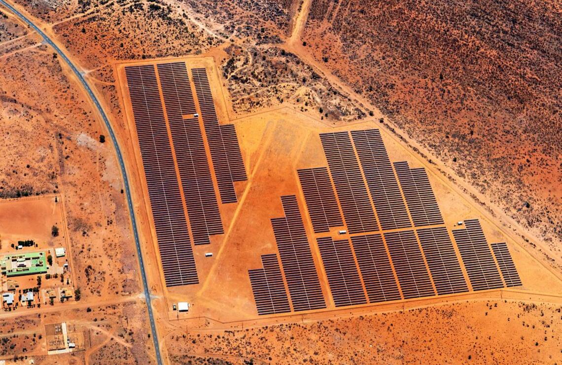 Les parcs solaires Ejuva 1 et 2, non loin de la ville de Gobabis, en Namibie. ALAMY