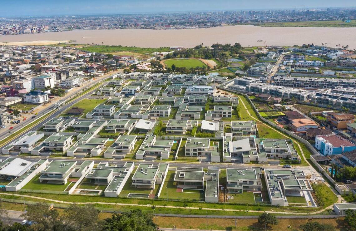 Résidences Les Flamboyants, à Abidjan: un ensemble de 27 villas duplex et 30 villas basses de haut standing. NABIL ZORKOT