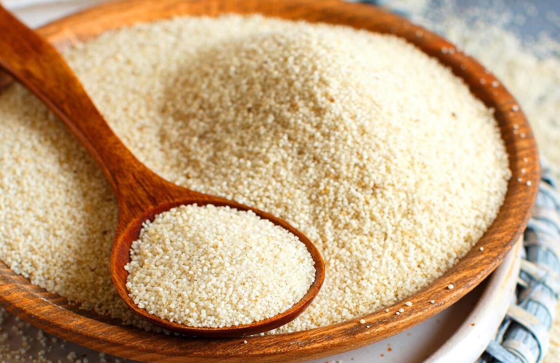 Des graines de fonio, une céréale cultivée en Afrique sahélienne. SHUTTERSTOCK