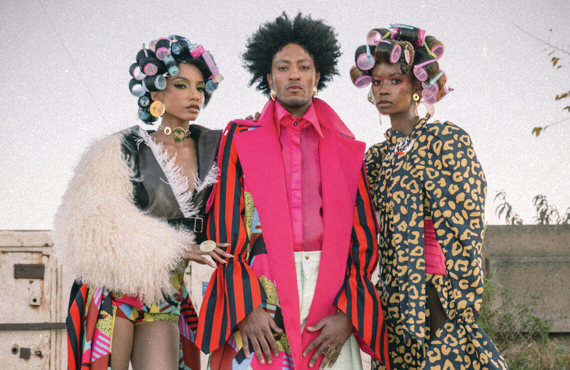 La dernière collection du designer, « Mapetla Extension », rend hommage aux années 1990. EZRA QUA-ENOO