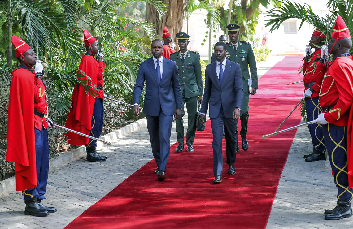 Ousmane Sonko (à gauche), alors Premier ministre, et le président de la République Bassirou Diomaye Faye (à droite) au palais présidentiel. DR PRÉSIDENCE DU SÉNÉGAL