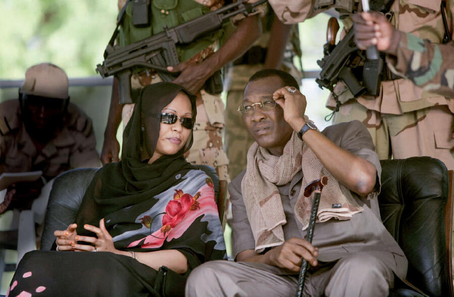 Idriss Déby Itno a été tué au front, au cours d’un affrontement contre des rebelles venus de Libye. Ici, à N’Djaména, le 15 avril 2006, avec son épouse Hinda. PATRICK ROBERT