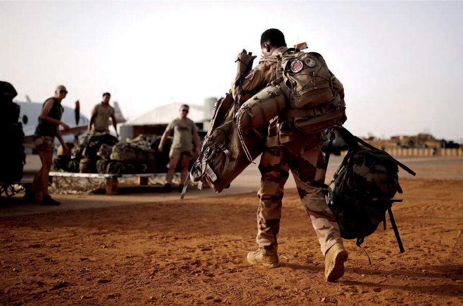 Un soldat français sur la base opérationnelle de Gao.