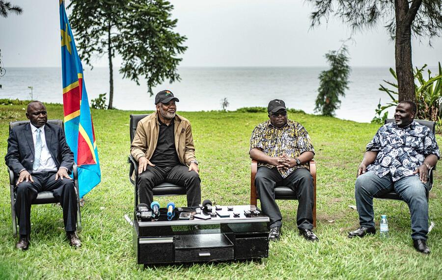Corneille Nangaa (au centre), le chef de la branche politique du M23, donne une interview à Goma, le 6 février 2025.DANIEL BUUMA/VII MENTOR PROGRAM/REDUX -REA