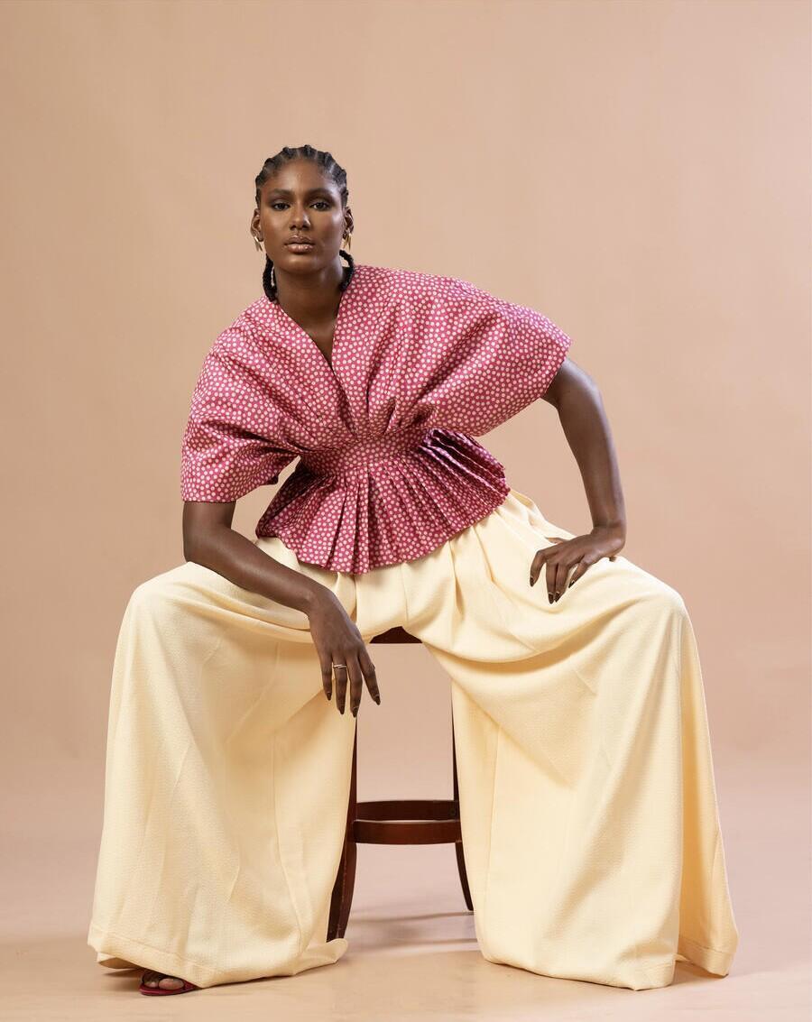 Le top Wantaï et le pantalon Bideew. SCHOLES PHOTOGRAPHY/OUMAR NDIAYE