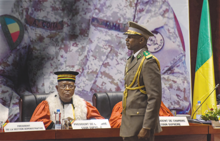 Assimi Goïta est officiellement investi président de la transition, le 7 juin 2021, au Centre international de conférence de Bamako. NICOLAS REMENE/LE PICTORIUM
