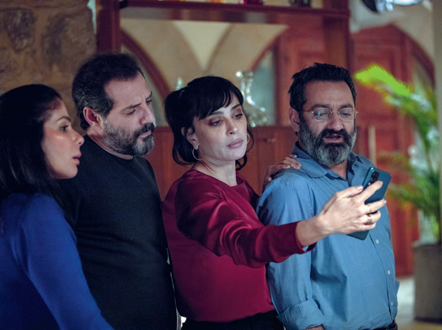 De gauche à droite, Mona Zaki, Adel Karam, Nadine Labaki et Georges Khabbaz vont jouer à un jeu dangereux…RUDY BOU CHEBEL/NETFLIX