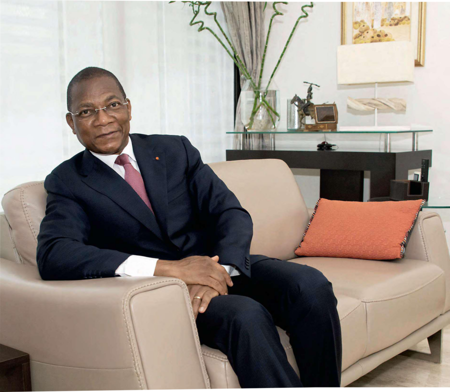 Le ministre dans son bureau.JEAN SOMBRO