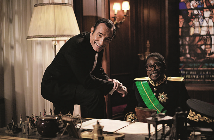 Jean Dujardin et Habib Dembélé, qui incarne un président corrompu. CHRISTOPHE BRACHET - DR
