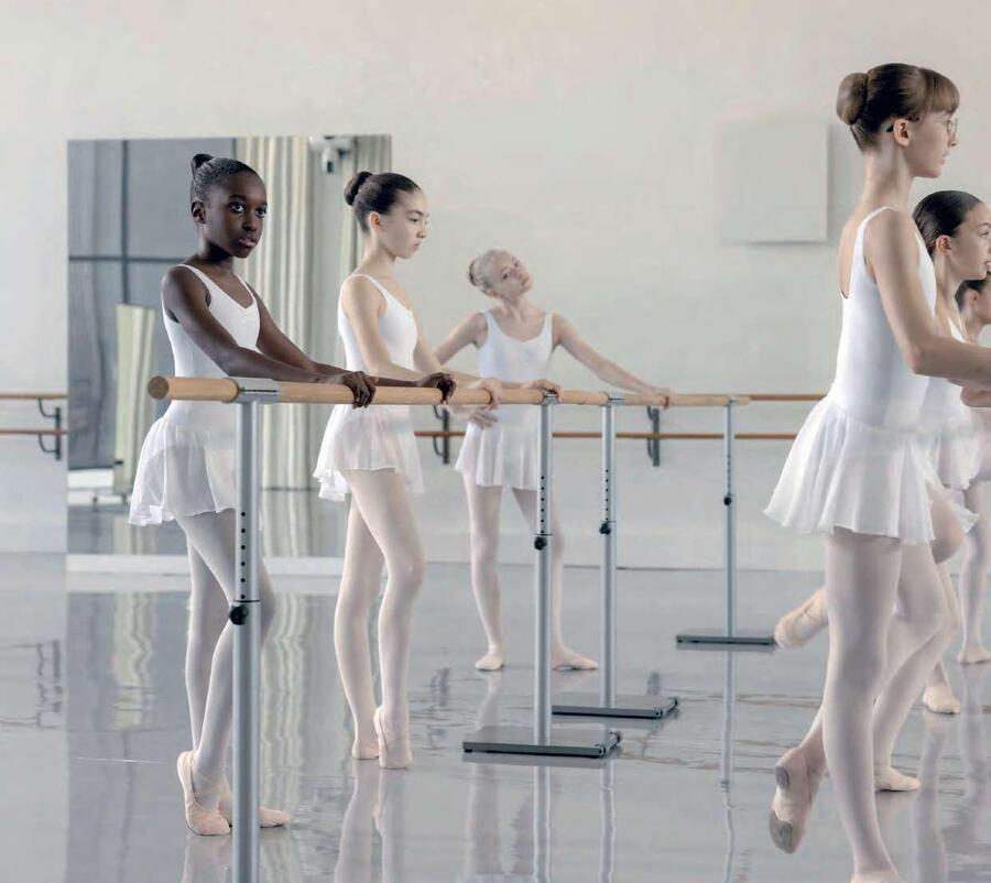 NENEH SUPERSTAR (France), de Ramzi Ben Sliman. Avec Maïwenn, Aïssa Maïga, Steve Tientcheu. En salles.MIKA COTELLON