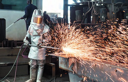 C’est du côté du secteur privé que se trouvent les opportunités, tant dans les services que dans l’industrie. Ci-dessus, à Abidjan, le tout nouveau ITC, Ivoire Trade Center, un centre d’affaires signé PFO Africa. Et ci-dessous, une aciérie du groupe Sotaci
