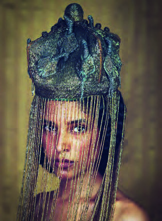 Oshun Yoruba Crown, photo tirée de la série « God is a Woman », de l’artiste sénégalaise Delphine Diallo, 2020.