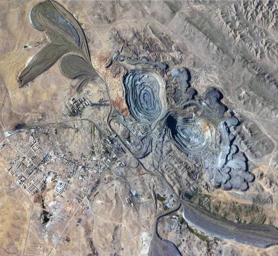 La mine de Bayan Obo, dans la région de Mongolie-Intérieure, au nord de la Chine, est le plus gros gisement de terres rares au monde. NASA/NOVAPIX/BRIDGEMAN IMAGES