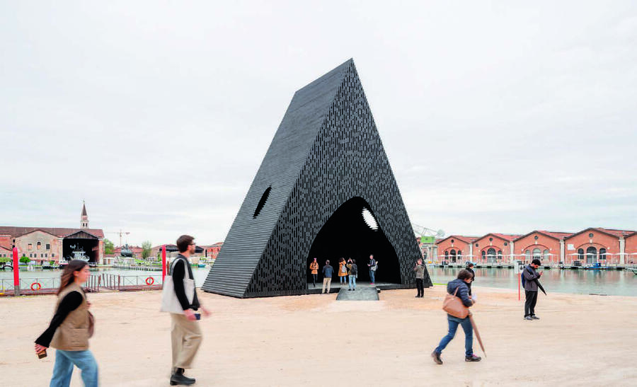 Le projet, tout en bois, de David Adjaye. ANDREA AVEZÙ/COURTESY OF LA BIENNALE DI VENEZIA 