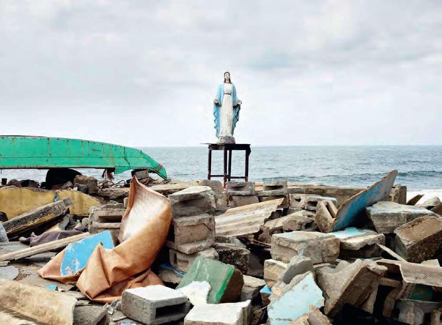 La Vierge aux gravats, Adjouffou, 2021.FRANÇOIS-XAVIER GBRÉ/COURTESY GALERIE CÉCILE FAKHOURY