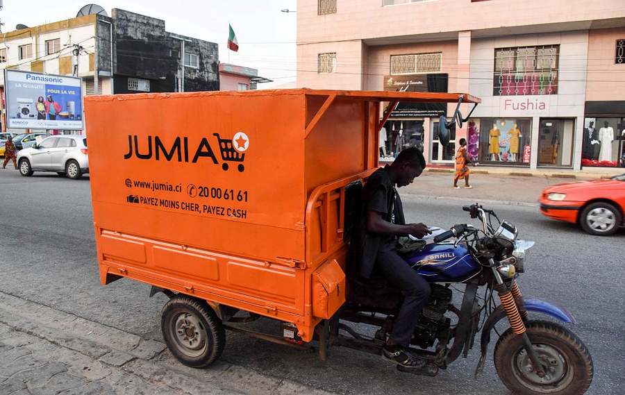 Jumia, société de commerce en ligne, et Glovo, spécialisée dans la livraison de repas à domicile, incarnent toutes deux la numérisation des prestations.