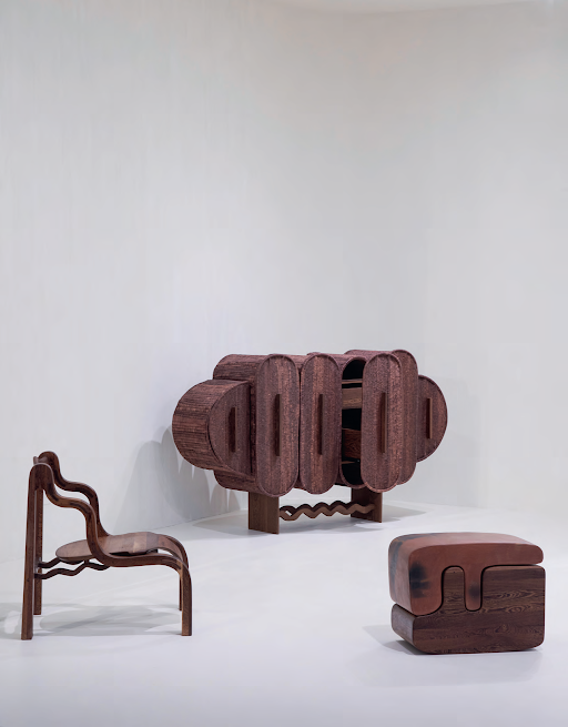 De gauche à droite, la Foro Chair, le Chichira Cabinet et le efo Stool. ROBIN HILL