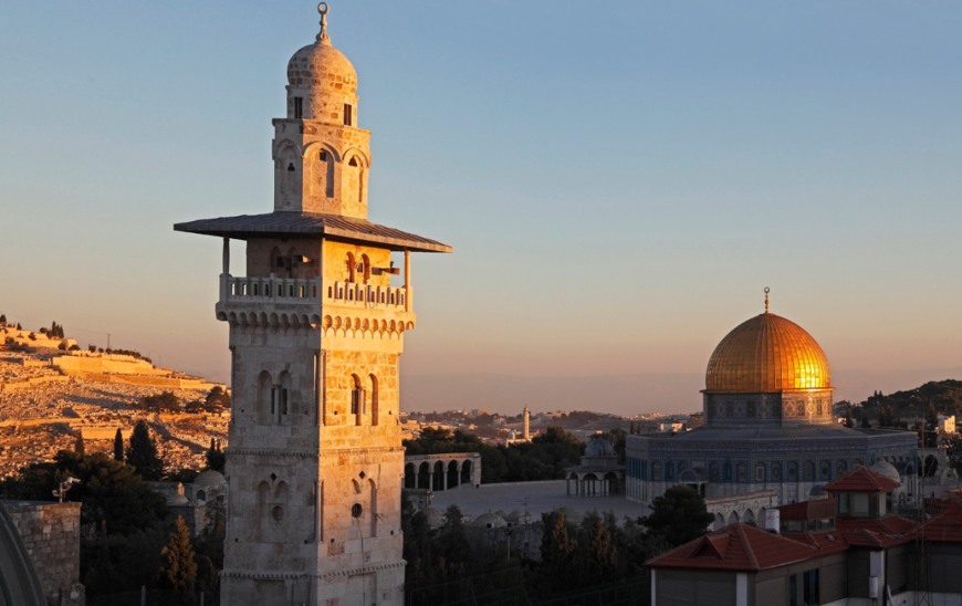 Jérusalem, site sacré, mais éternellement divisé. Ici, le minaret de la mosquée Al-Aqsa et le dôme du Rocher surplombent la vieille ville.