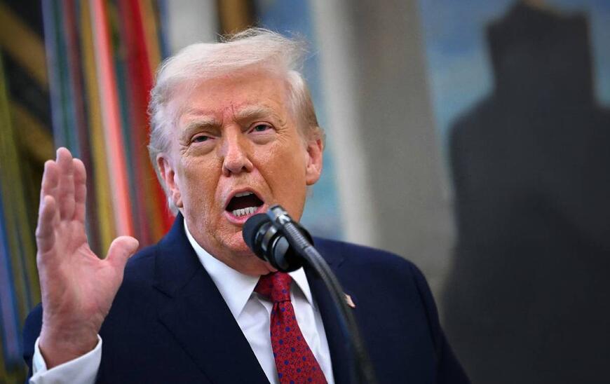 Le président américain dans le bureau ovale, lors de la présentation de la Mexican Border Defense Meda l (MBDM), une cérémonie destinée à récompenser les forces armées présentes à la frontière mexicaine. SHUTTERSTOCK