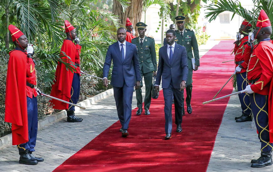 Ousmane Sonko (à gauche), alors Premier ministre, et le président de la République Bassirou Diomaye Faye (à droite) au palais présidentiel. DR PRÉSIDENCE DU SÉNÉGAL